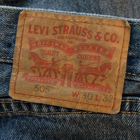 Levi’s 30x32 505 - Picture 3 of 3